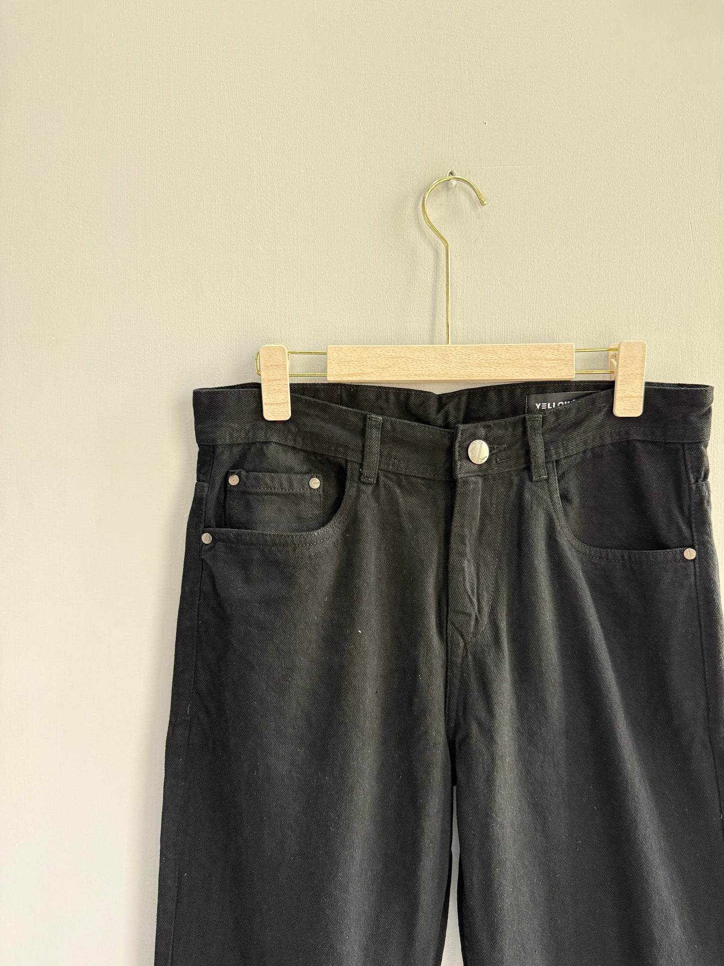 BLACK MOM FIT TROUSERS