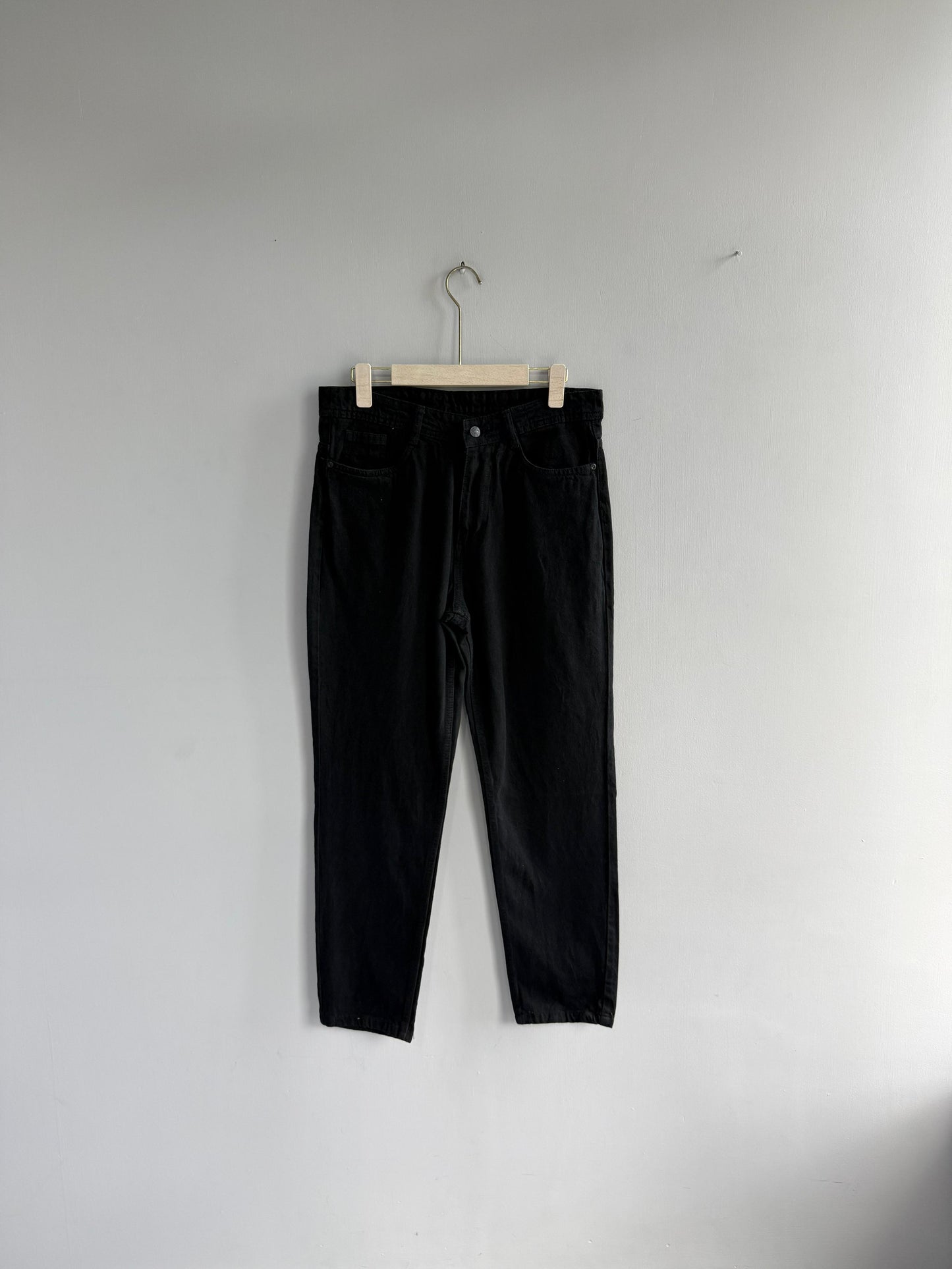 BLACK MOM FIT DENIM TROUSERS