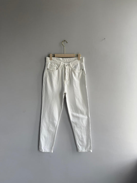 WHITE MOM FIT TROUSERS