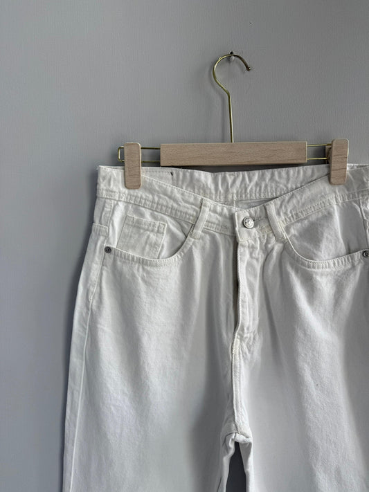 WHITE MOM FIT TROUSERS