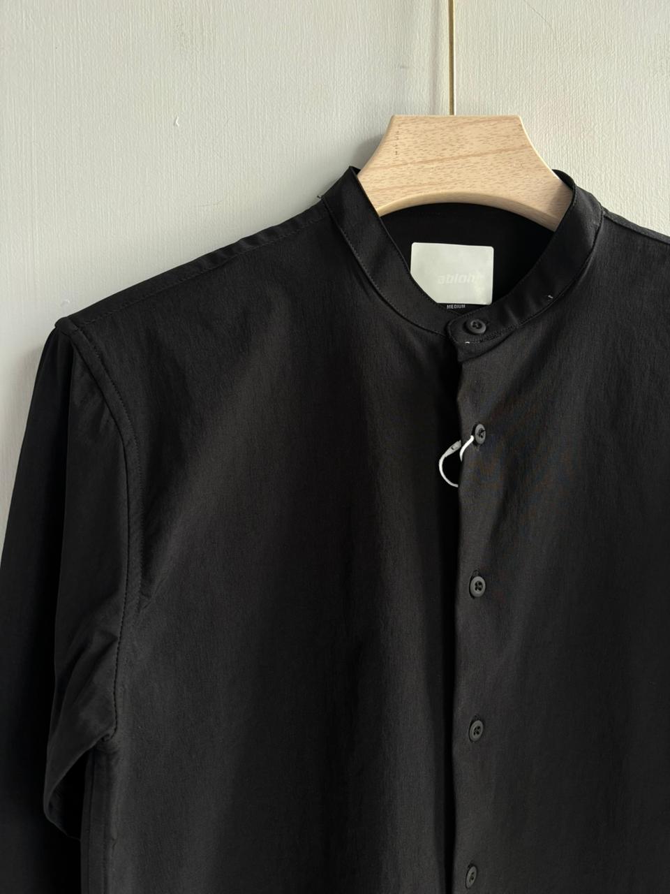 BLACK IMPORTED CRUSHED MANDRAIN COLLAR SHIRT