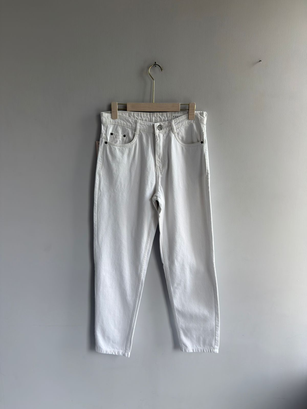 WHITE MOM FIT TROUSERS