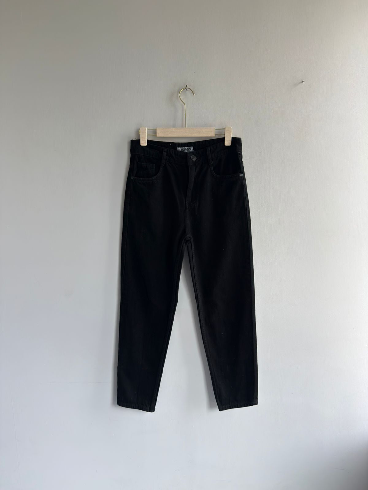 BLACK MOM FIT DENIM TROUSERS