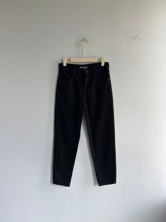 BLACK MOM FIT DENIM TROUSERS