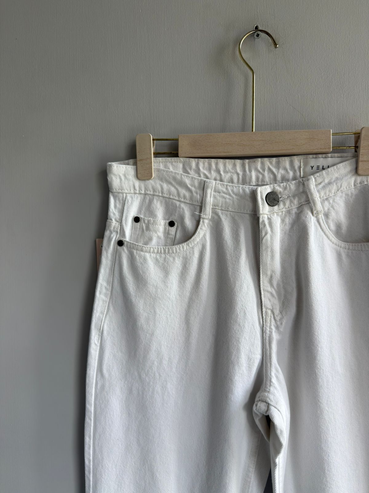 WHITE MOM FIT TROUSERS