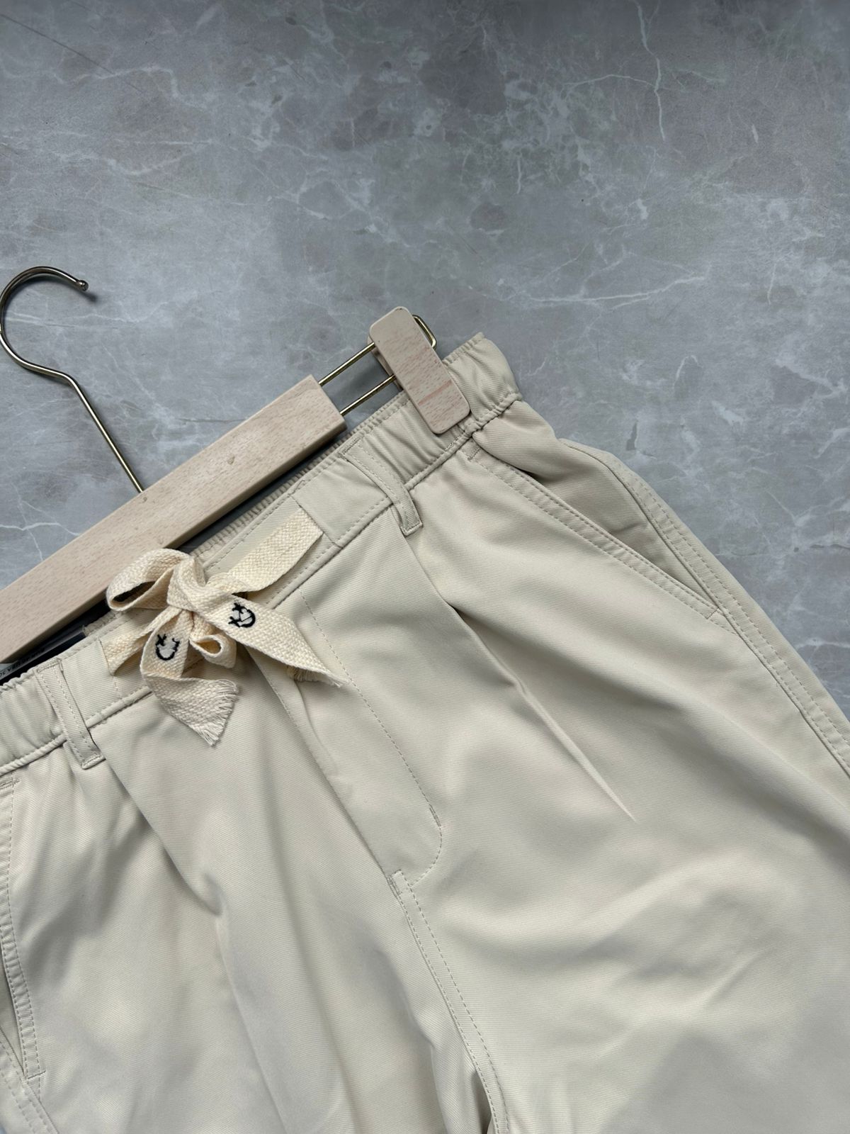 BEIGE CARGO TROUSERS