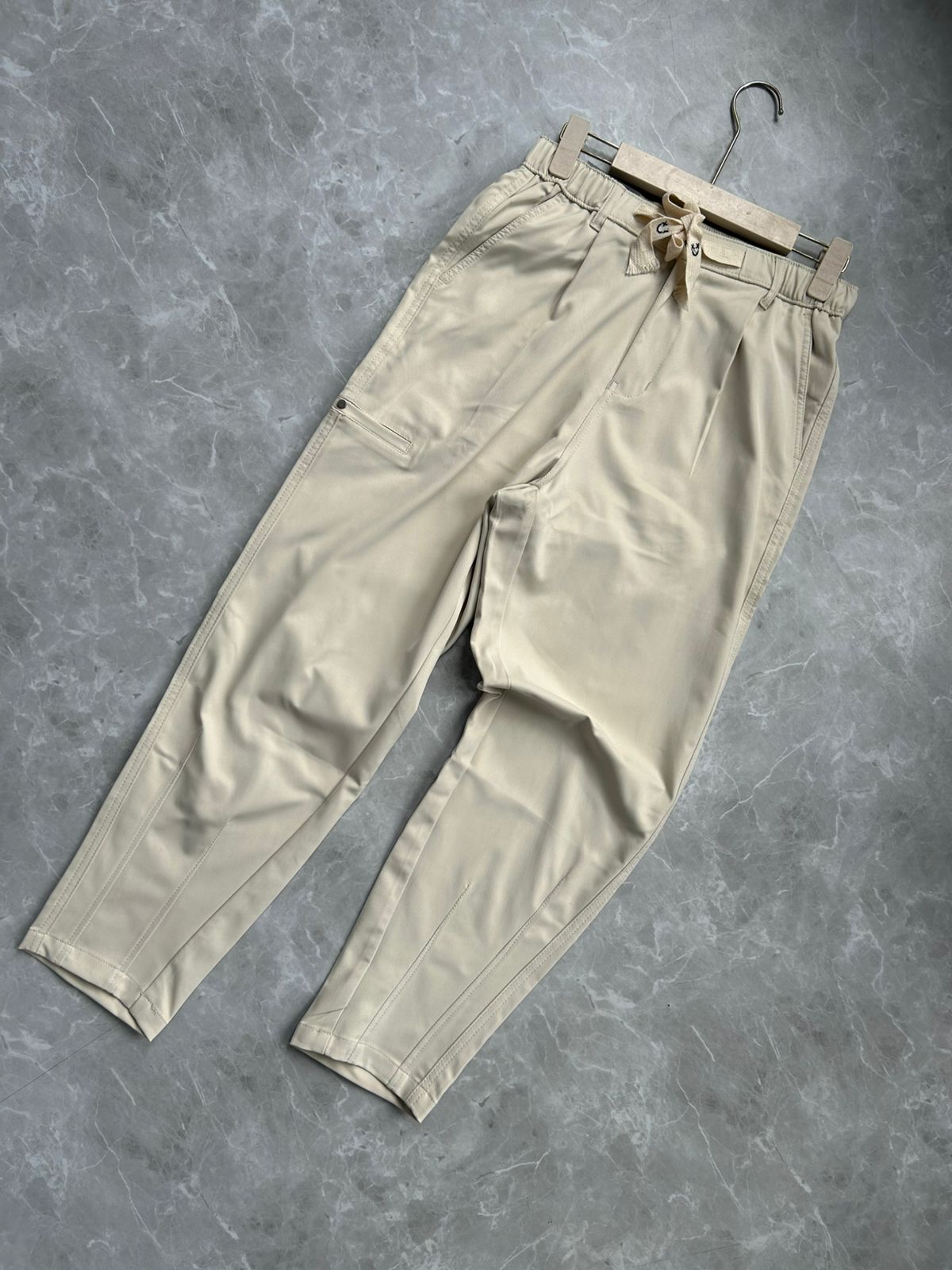 BEIGE CARGO TROUSERS